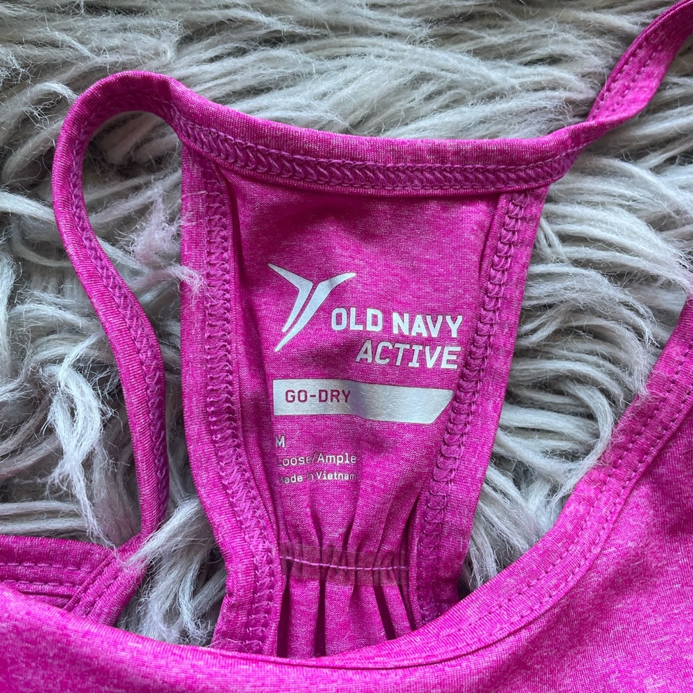 Cute pink active top - old navy size M